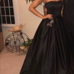 Sherri Hill Black dress with pockets size 2
